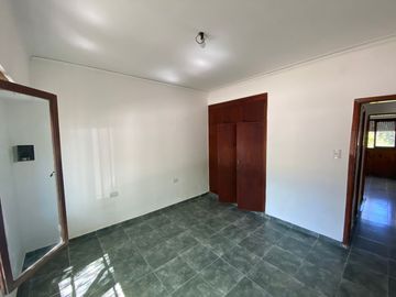 148 E/ 43 Y 44 -  CASA DE 3 AMB.