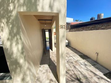 148 E/ 43 Y 44 -  CASA DE 3 AMB.