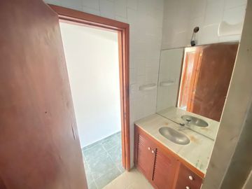 148 E/ 43 Y 44 -  CASA DE 3 AMB.