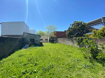 148 E/ 43 Y 44 -  CASA DE 3 AMB.