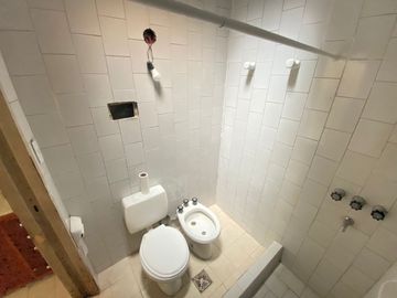 148 E/ 43 Y 44 -  CASA DE 3 AMB.