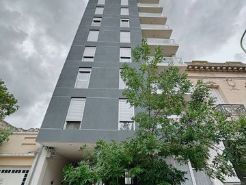 Departamento en venta de 2 dormitorios c/ cochera en Centro Gorriti 165