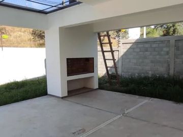Dúplex en venta de 3 dormitorios c/ cochera en Cuesta Colorada