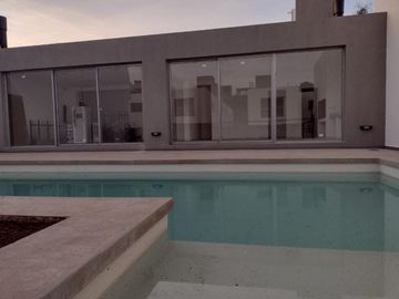Dúplex en venta de 3 dormitorios c/ cochera en Cuesta Colorada