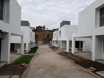 Dúplex en venta de 3 dormitorios c/ cochera en Cuesta Colorada