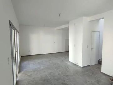 Dúplex en venta de 3 dormitorios c/ cochera en Cuesta Colorada