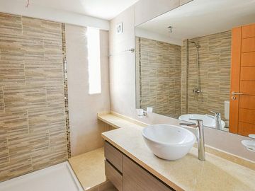 EN VENTA Depto 2 dorm c/ balcón y terraza en barrio Centro, Rosario