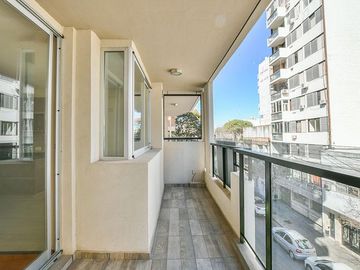 EN VENTA Depto 2 dorm c/ balcón y terraza en barrio Centro, Rosario