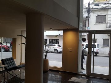 EN VENTA Depto 2 dorm c/ balcón y terraza en barrio Centro, Rosario