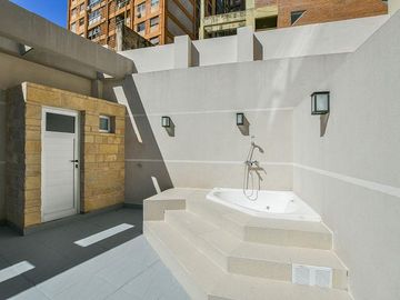 EN VENTA Depto 2 dorm c/ balcón y terraza en barrio Centro, Rosario