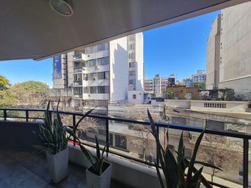 EN VENTA Depto 2 dorm c/ balcón y terraza en barrio Centro, Rosario