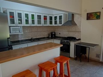 CODIGO 624 - PINAMAR - ALQUILER TEMPORARIO - ZONA ALAMOS - PILETA CLIMATIZADA