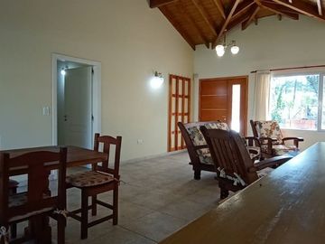CODIGO 624 - PINAMAR - ALQUILER TEMPORARIO - ZONA ALAMOS - PILETA CLIMATIZADA