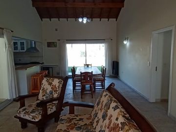 CODIGO 624 - PINAMAR - ALQUILER TEMPORARIO - ZONA ALAMOS - PILETA CLIMATIZADA