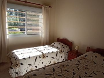 CODIGO 624 - PINAMAR - ALQUILER TEMPORARIO - ZONA ALAMOS - PILETA CLIMATIZADA