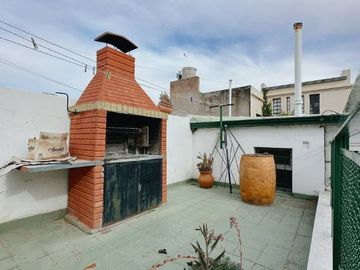 Casa en venta de 3 dormitorios c/ cochera en Centro