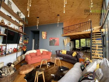 Casa en Venta en Playa Hermosa, moderna casa con acceso a la playa y gran vista