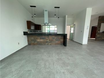 RESIDENCIA NUEVA EN VENTA  CON DISEÑO EN 1 NIVEL SEGURIDAD ALBERCA