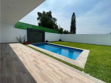 RESIDENCIA NUEVA EN VENTA  CON DISEÑO EN 1 NIVEL SEGURIDAD ALBERCA