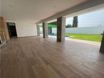 RESIDENCIA NUEVA EN VENTA  CON DISEÑO EN 1 NIVEL SEGURIDAD ALBERCA