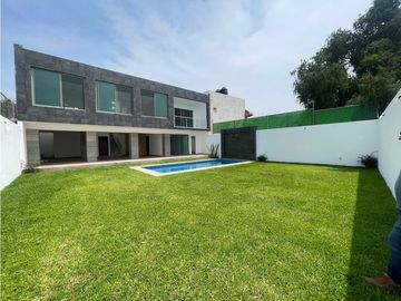RESIDENCIA NUEVA EN VENTA  CON DISEÑO EN 1 NIVEL SEGURIDAD ALBERCA