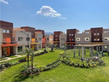 EN VENTA CASA NUEVA Y MODERNA CON SEGURIDAD EN EMILIANO ZAPATA