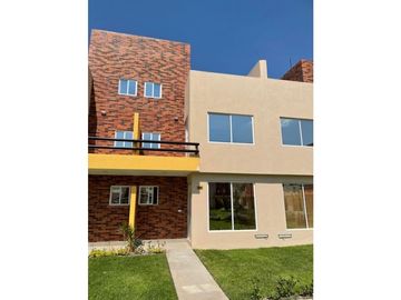 EN VENTA CASA NUEVA Y MODERNA CON SEGURIDAD EN EMILIANO ZAPATA