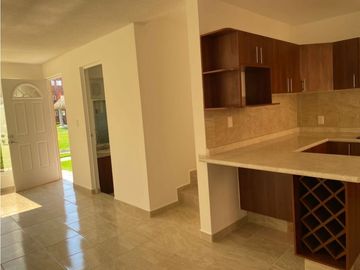 EN VENTA CASA NUEVA Y MODERNA CON SEGURIDAD EN EMILIANO ZAPATA