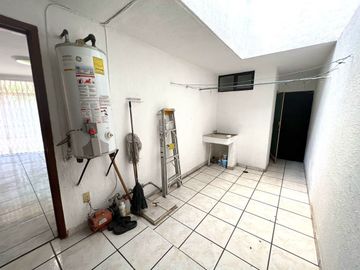 Casa en Venta y Renta en Santo Tomás de Aquino, Jardines de Guadalupe, Zapopan.