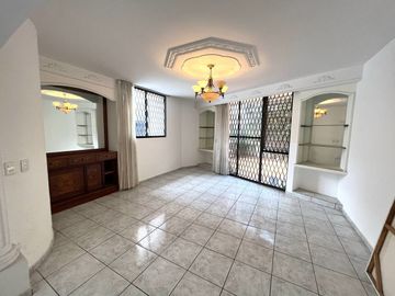 Casa en Venta y Renta en Santo Tomás de Aquino, Jardines de Guadalupe, Zapopan.