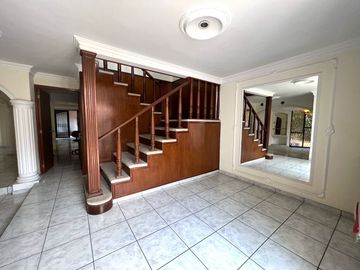 Casa en Venta y Renta en Santo Tomás de Aquino, Jardines de Guadalupe, Zapopan.