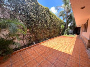 Casa en Venta y Renta en Santo Tomás de Aquino, Jardines de Guadalupe, Zapopan.