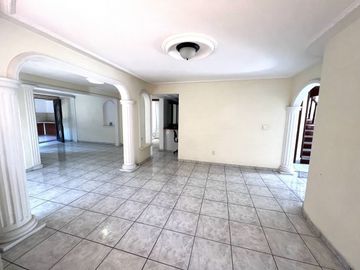 Casa en Venta y Renta en Santo Tomás de Aquino, Jardines de Guadalupe, Zapopan.