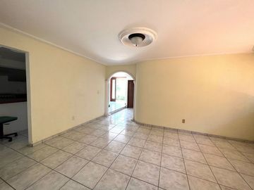 Casa en Venta y Renta en Santo Tomás de Aquino, Jardines de Guadalupe, Zapopan.
