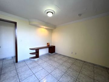 Casa en Venta y Renta en Santo Tomás de Aquino, Jardines de Guadalupe, Zapopan.