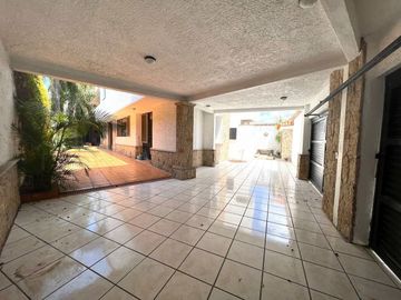 Casa en Venta y Renta en Santo Tomás de Aquino, Jardines de Guadalupe, Zapopan.