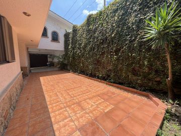 Casa en Venta y Renta en Santo Tomás de Aquino, Jardines de Guadalupe, Zapopan.
