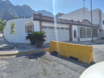CASA EN VENTA EN CUMBRES MEDITERRANEO | PLAZA CUMBRES
