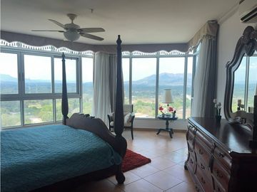 Se Vende Apto en Coronado Golf