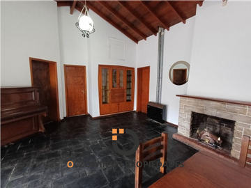 CHALET + LOCALES A LA VENTA EN BLOCK (VILLA GESELL)