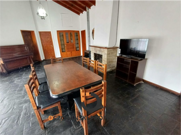 CHALET + LOCALES A LA VENTA EN BLOCK (VILLA GESELL)
