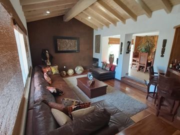 DISEÑO DE AUTOR, CASA EN VENTA EN VISTA REAL CON AMPLIO JARDIN, 4 RECÁMARAS, ACA