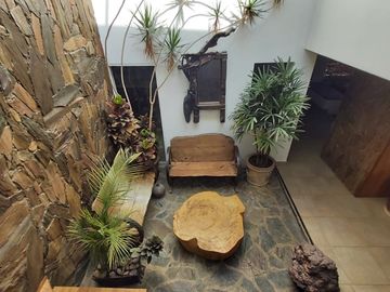 DISEÑO DE AUTOR, CASA EN VENTA EN VISTA REAL CON AMPLIO JARDIN, 4 RECÁMARAS, ACA