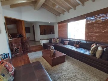 DISEÑO DE AUTOR, CASA EN VENTA EN VISTA REAL CON AMPLIO JARDIN, 4 RECÁMARAS, ACA