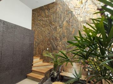 DISEÑO DE AUTOR, CASA EN VENTA EN VISTA REAL CON AMPLIO JARDIN, 4 RECÁMARAS, ACA