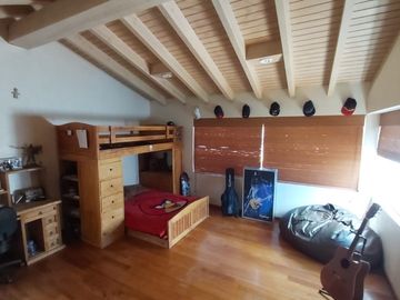 DISEÑO DE AUTOR, CASA EN VENTA EN VISTA REAL CON AMPLIO JARDIN, 4 RECÁMARAS, ACA