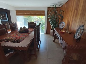 DISEÑO DE AUTOR, CASA EN VENTA EN VISTA REAL CON AMPLIO JARDIN, 4 RECÁMARAS, ACA