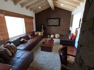 DISEÑO DE AUTOR, CASA EN VENTA EN VISTA REAL CON AMPLIO JARDIN, 4 RECÁMARAS, ACA