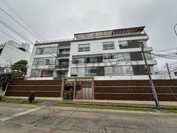 VENTA DE DEPARTAMENTO TRIPLEX 3 HABITACIONES EN TAMBO DE MONTERRICO, SURCO