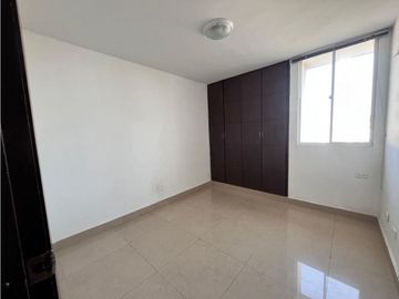 SE VENDE AMPLIO APARTAMENTO EN MIRAMAR